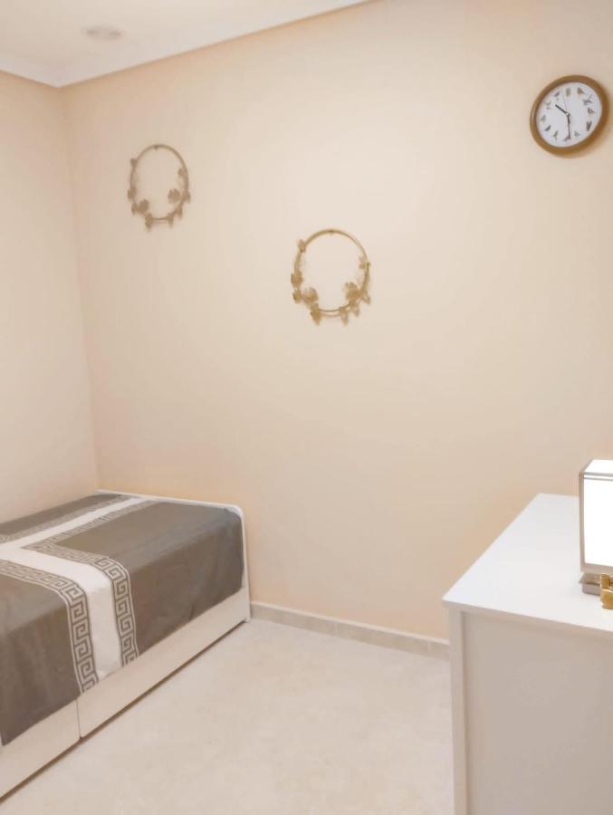 Torrevieja 2 Bedroom Holiday Apartment 外观 照片